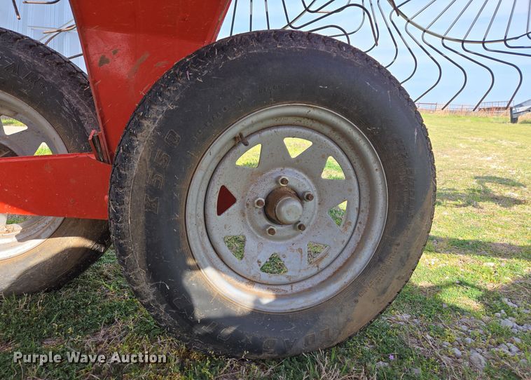 image for item EL5542 Kuhn SR300 hay rake