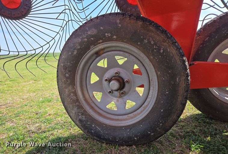 image for item EL5542 Kuhn SR300 hay rake