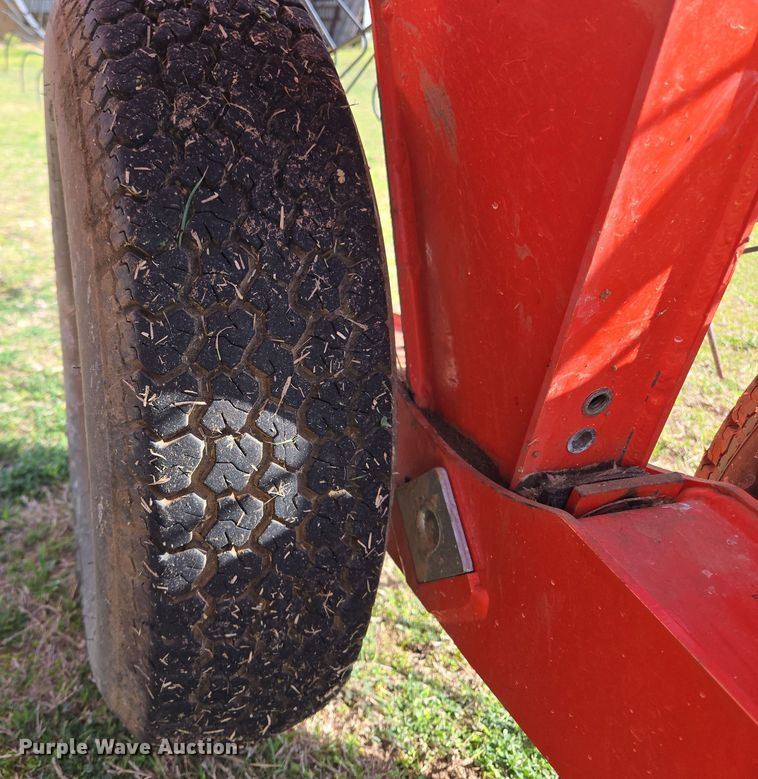 image for item EL5542 Kuhn SR300 hay rake