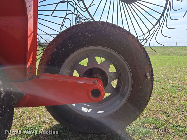 image for item EL5542 Kuhn SR300 hay rake