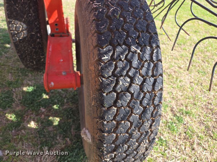 image for item EL5542 Kuhn SR300 hay rake