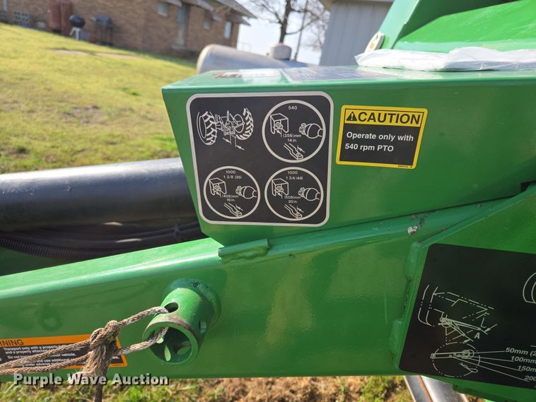 image for item EL5543 2012 John Deere 568-5X6 MegaWide Plus round baler