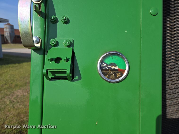 image for item EL5543 2012 John Deere 568-5X6 MegaWide Plus round baler