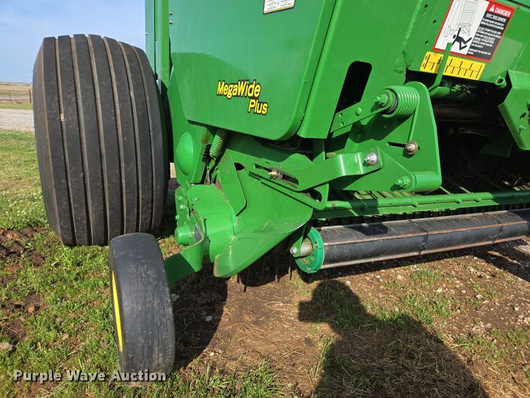 image for item EL5543 2012 John Deere 568-5X6 MegaWide Plus round baler