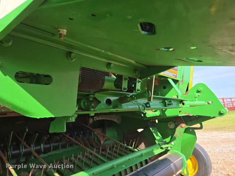 image for item EL5543 2012 John Deere 568-5X6 MegaWide Plus round baler
