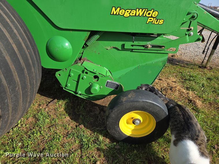 image for item EL5543 2012 John Deere 568-5X6 MegaWide Plus round baler