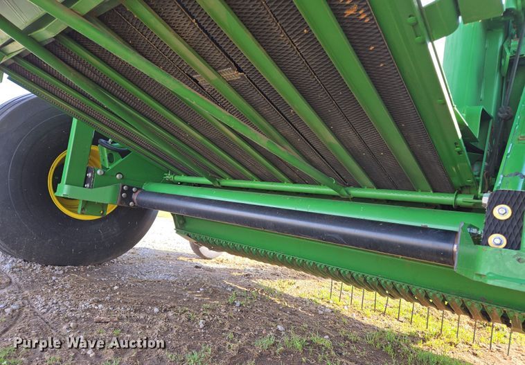 image for item EL5543 2012 John Deere 568-5X6 MegaWide Plus round baler