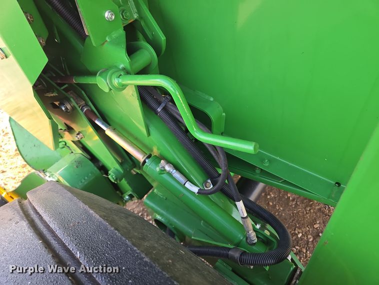 image for item EL5543 2012 John Deere 568-5X6 MegaWide Plus round baler