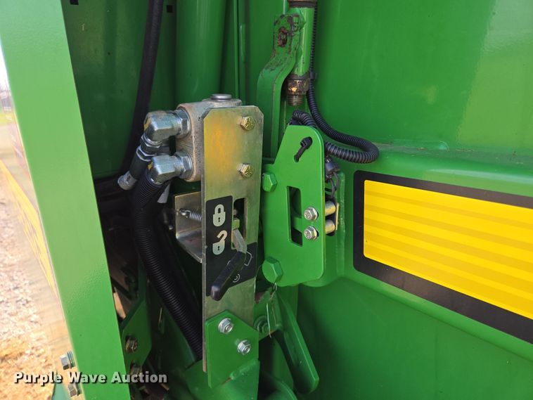 image for item EL5543 2012 John Deere 568-5X6 MegaWide Plus round baler