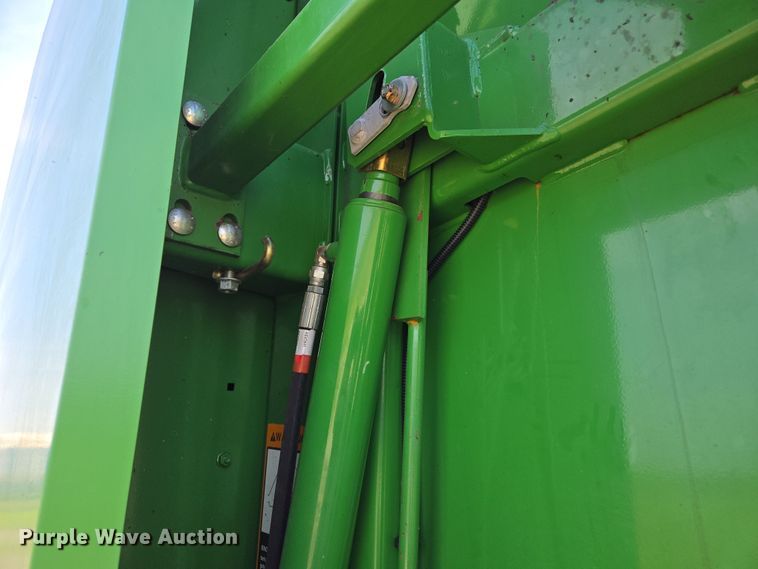 image for item EL5543 2012 John Deere 568-5X6 MegaWide Plus round baler