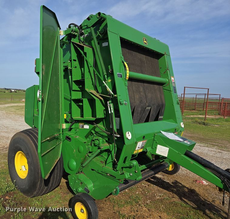 image for item EL5543 2012 John Deere 568-5X6 MegaWide Plus round baler