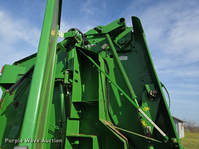 image for item EL5543 2012 John Deere 568-5X6 MegaWide Plus round baler