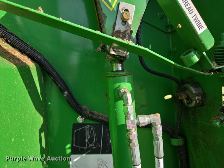 image for item EL5543 2012 John Deere 568-5X6 MegaWide Plus round baler