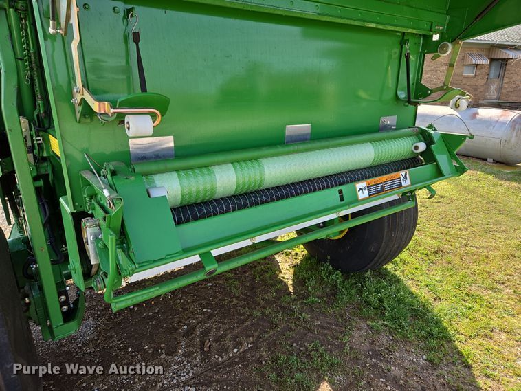 image for item EL5543 2012 John Deere 568-5X6 MegaWide Plus round baler