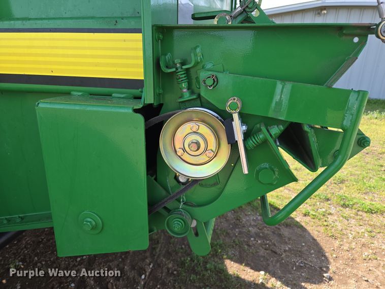 image for item EL5543 2012 John Deere 568-5X6 MegaWide Plus round baler