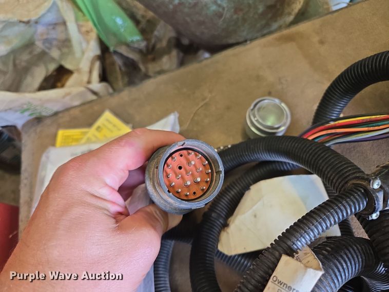 image for item EL5543 2012 John Deere 568-5X6 MegaWide Plus round baler