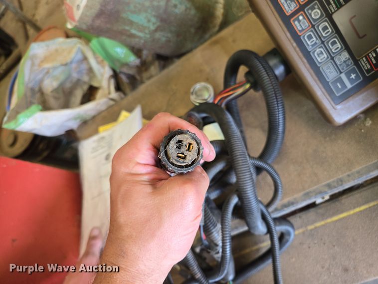 image for item EL5543 2012 John Deere 568-5X6 MegaWide Plus round baler