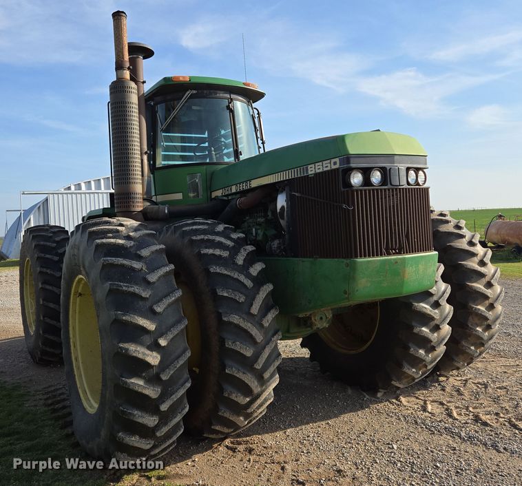 image for item EL5544 1982 John Deere 8650 4WD tractor