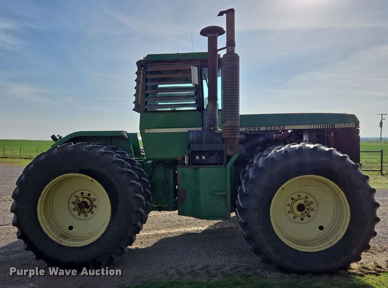 image for item EL5544 1982 John Deere 8650 4WD tractor