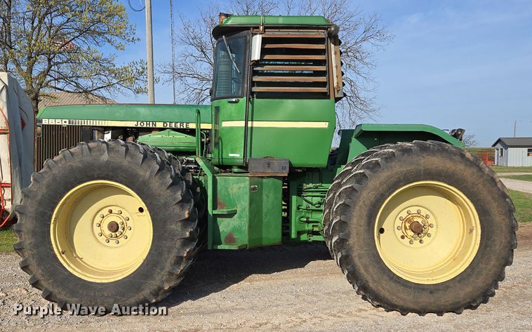 image for item EL5544 1982 John Deere 8650 4WD tractor