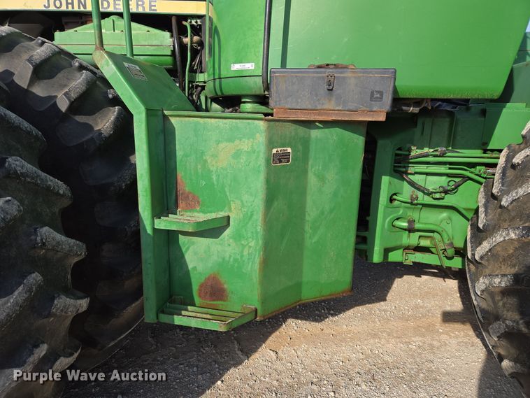 image for item EL5544 1982 John Deere 8650 4WD tractor