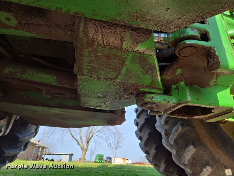 image for item EL5544 1982 John Deere 8650 4WD tractor