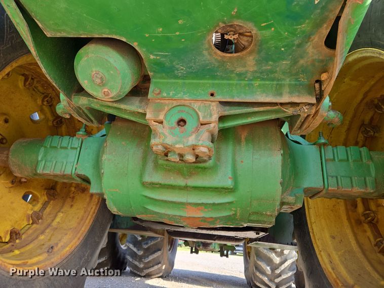 image for item EL5544 1982 John Deere 8650 4WD tractor