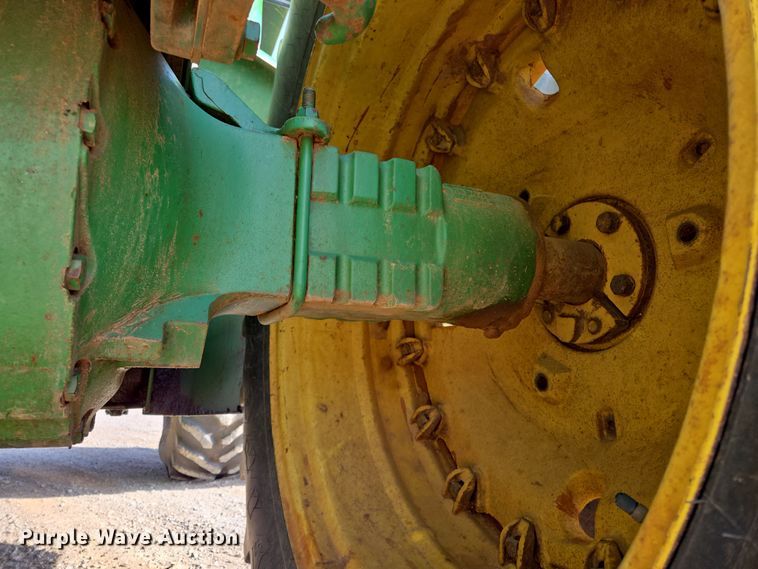 image for item EL5544 1982 John Deere 8650 4WD tractor