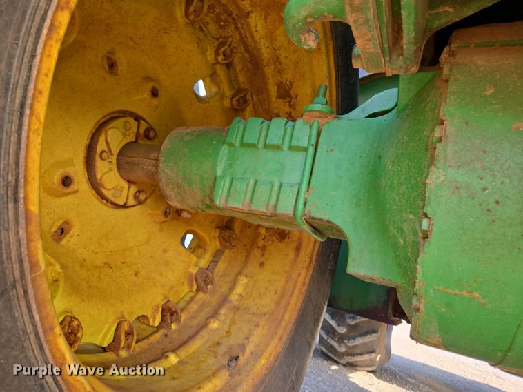 image for item EL5544 1982 John Deere 8650 4WD tractor