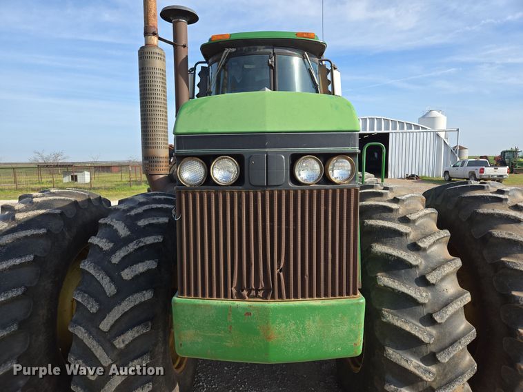 image for item EL5544 1982 John Deere 8650 4WD tractor