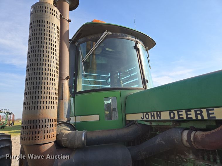 image for item EL5544 1982 John Deere 8650 4WD tractor