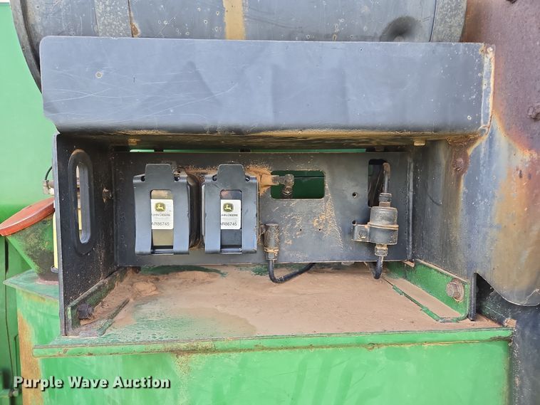 image for item EL5544 1982 John Deere 8650 4WD tractor