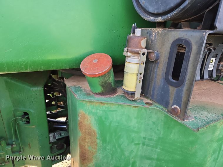 image for item EL5544 1982 John Deere 8650 4WD tractor