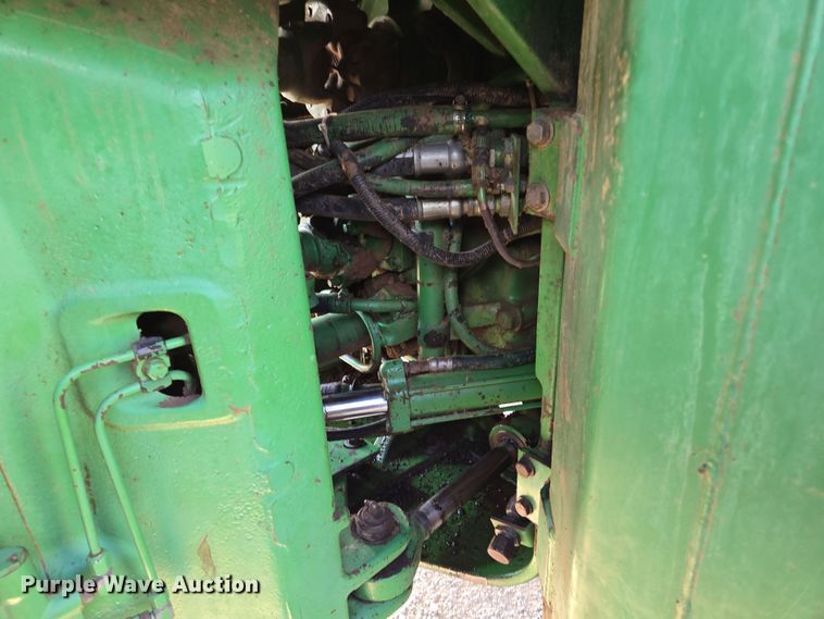 image for item EL5544 1982 John Deere 8650 4WD tractor