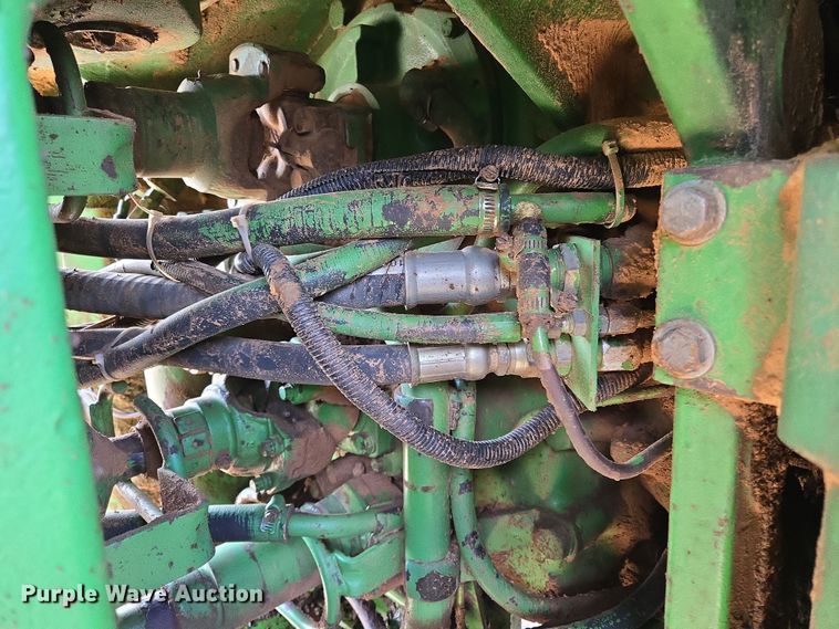 image for item EL5544 1982 John Deere 8650 4WD tractor