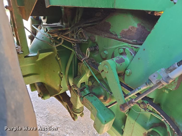 image for item EL5544 1982 John Deere 8650 4WD tractor