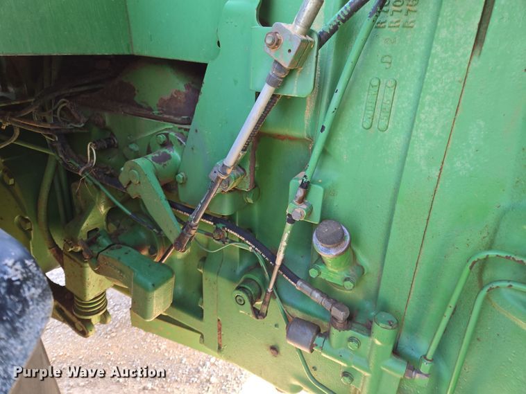 image for item EL5544 1982 John Deere 8650 4WD tractor