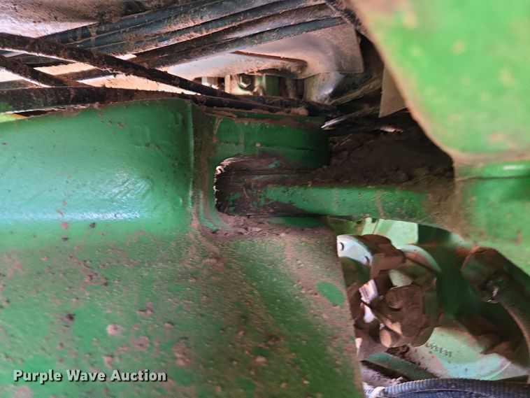 image for item EL5544 1982 John Deere 8650 4WD tractor