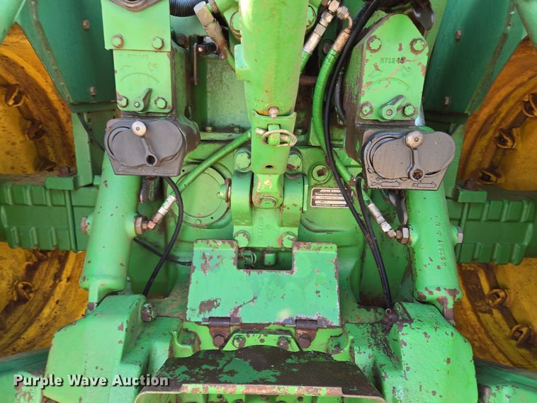 image for item EL5544 1982 John Deere 8650 4WD tractor