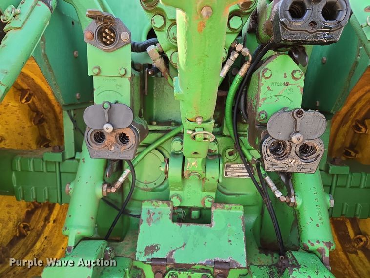 image for item EL5544 1982 John Deere 8650 4WD tractor