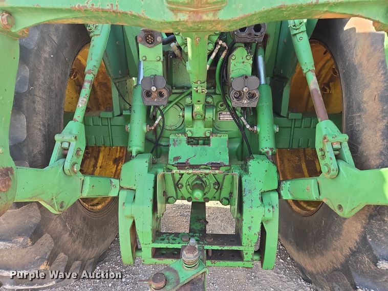 image for item EL5544 1982 John Deere 8650 4WD tractor