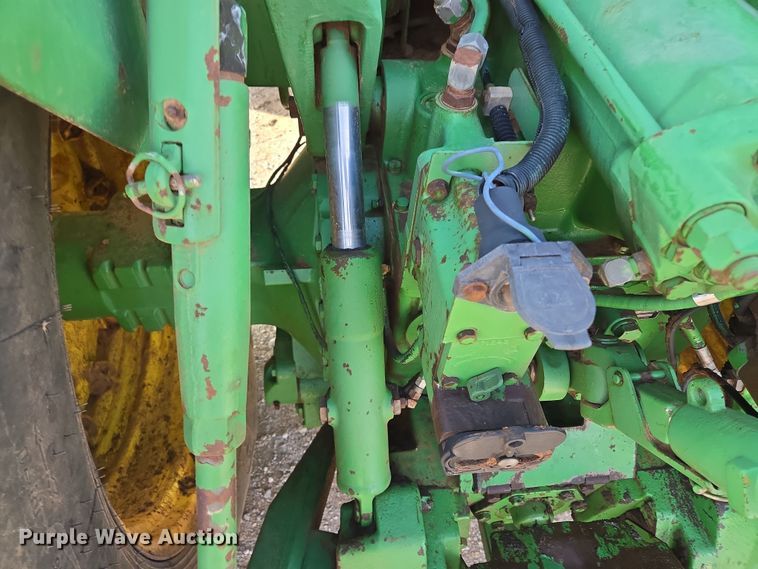 image for item EL5544 1982 John Deere 8650 4WD tractor