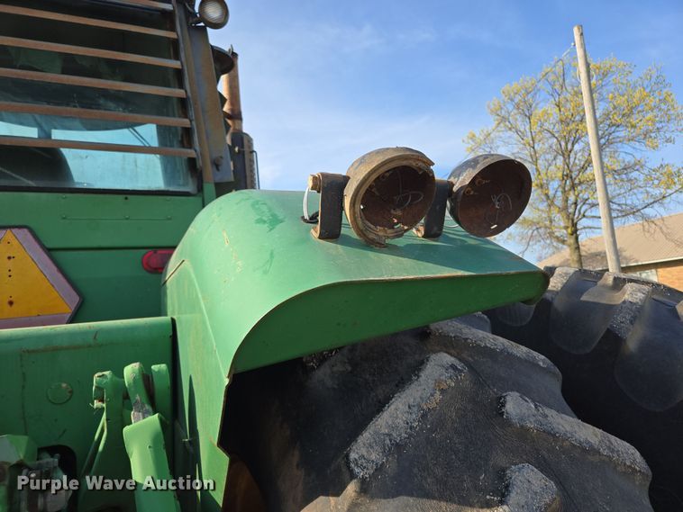 image for item EL5544 1982 John Deere 8650 4WD tractor