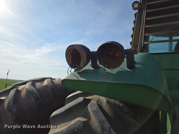 image for item EL5544 1982 John Deere 8650 4WD tractor