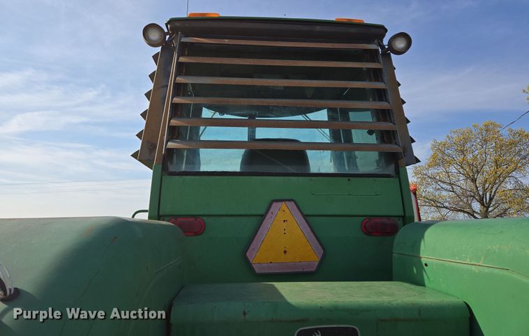 image for item EL5544 1982 John Deere 8650 4WD tractor