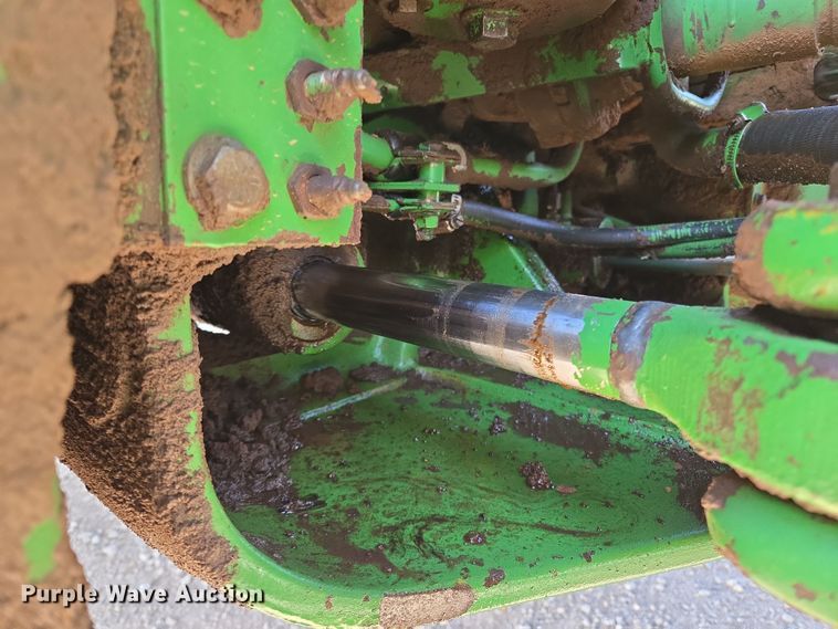 image for item EL5544 1982 John Deere 8650 4WD tractor