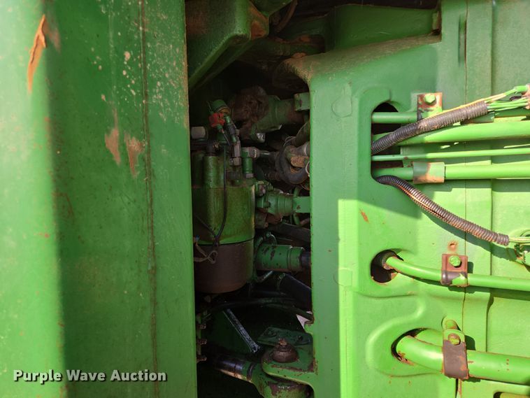 image for item EL5544 1982 John Deere 8650 4WD tractor