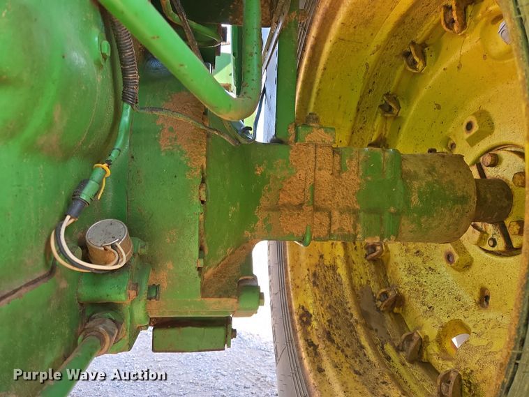 image for item EL5544 1982 John Deere 8650 4WD tractor