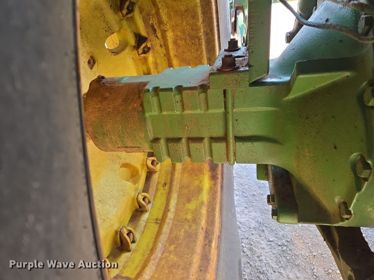 image for item EL5544 1982 John Deere 8650 4WD tractor