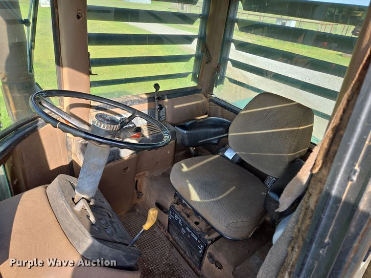 image for item EL5544 1982 John Deere 8650 4WD tractor